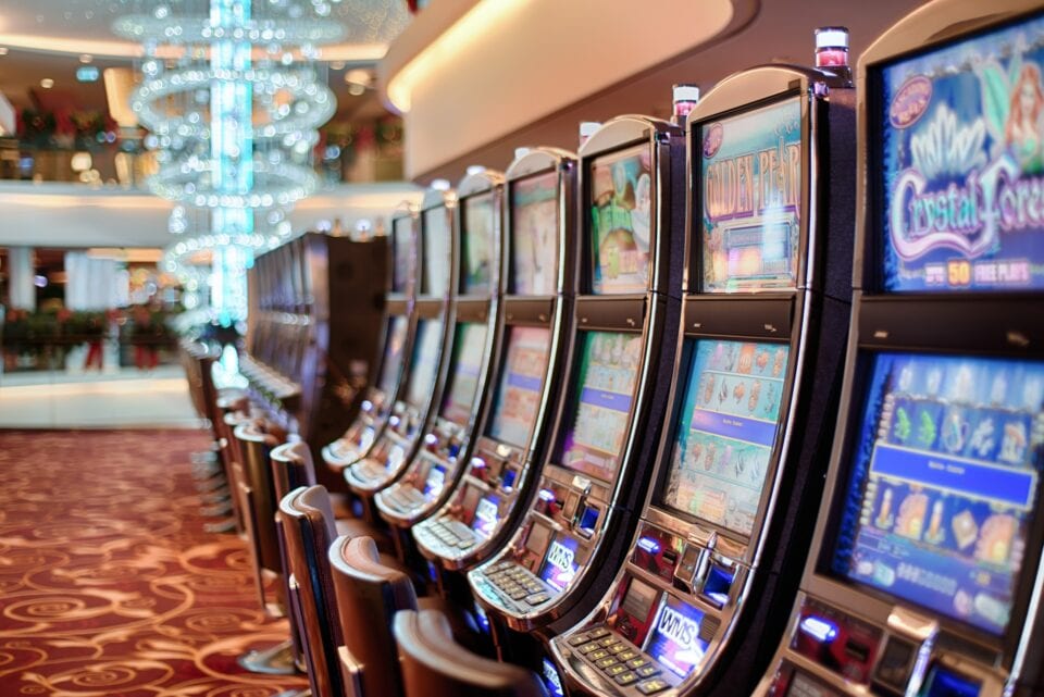 Slot machines leaf green